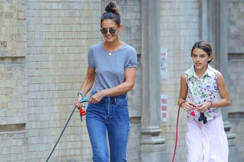 Acid-Wash Jeans Bringing Back By-Katie Holmes